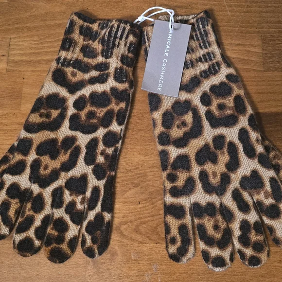 Amicale Cashmere Brown and Black Gloves and Mittens with Leopard Print - Picture 1 of 3